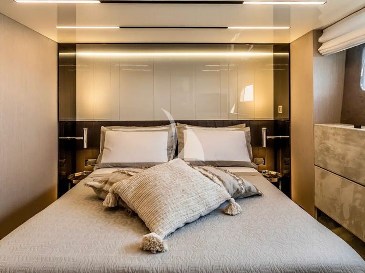 NIRVANA Cranchi Sessantasette 67 - VIP cabin 2 NIRVANA Cranchi Sessantasette 67 - VIP cabin 2