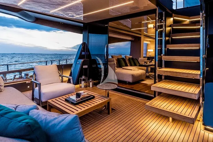 Charter Yacht NIRVANA - Cranchi Sessantasette 67 - 3 Cabins - Cannes - St Tropez - Nice - French Riviera
