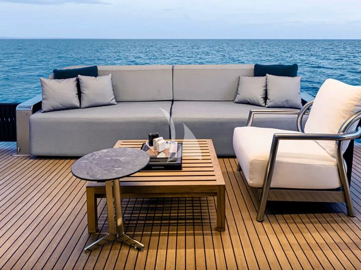 NIRVANA Cranchi Sessantasette 67 - aft deck sofa NIRVANA Cranchi Sessantasette 67 - aft deck sofa