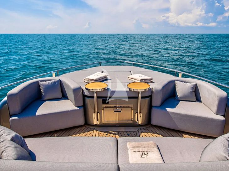 NIRVANA Cranchi Sessantasette 67 - foredeck lounging area NIRVANA Cranchi Sessantasette 67 - foredeck lounging area