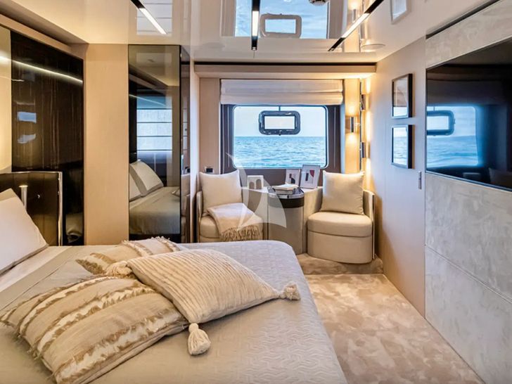 NIRVANA Cranchi Sessantasette 67 - master cabin bed and TV NIRVANA Cranchi Sessantasette 67 - master cabin bed and TV