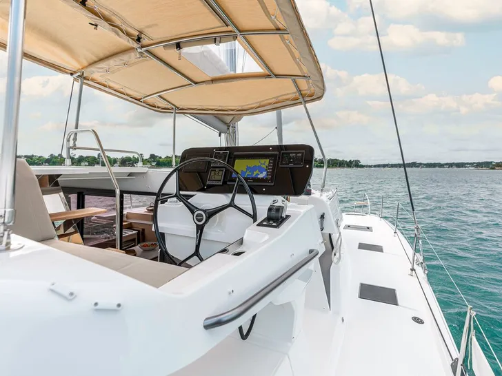 NN Fountaine Pajot New 44 - helm NN Fountaine Pajot New 44 - helm