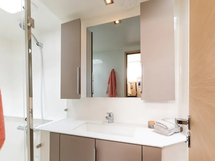 NN Fountaine Pajot New 44 - master cabin bathroom NN Fountaine Pajot New 44 - master cabin bathroom