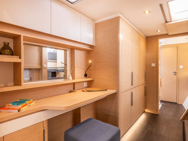NN Fountaine Pajot New 44 - master cabin vanity NN Fountaine Pajot New 44 - master cabin vanity