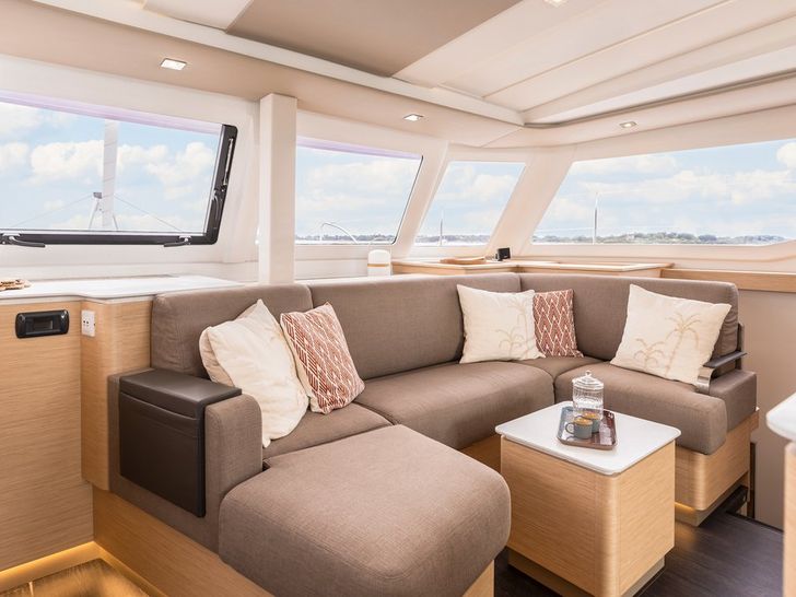 NN Fountaine Pajot New 44 - saloon lounge NN Fountaine Pajot New 44 - saloon lounge
