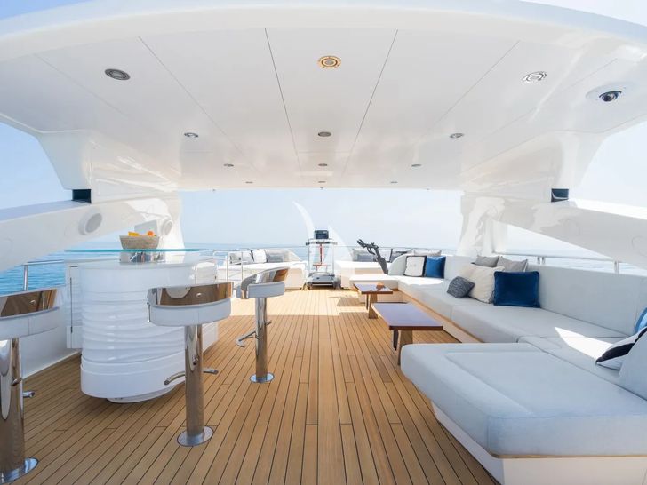 NO.9 Sunseeker 131 - sun deck NO.9 Sunseeker 131 - sun deck