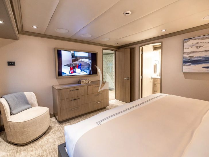NO BAD IDEAS Trinity 150 - VIP cabin 1 TV NO BAD IDEAS Trinity 150 - VIP cabin 1 TV
