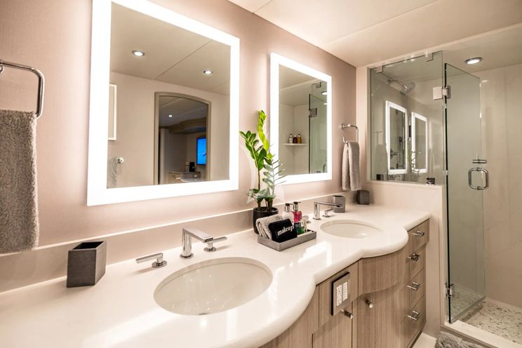 Charter Yacht NO BAD IDEAS - Trinity 150 - 6 Cabins - Nassau - Exumas - Bahamas