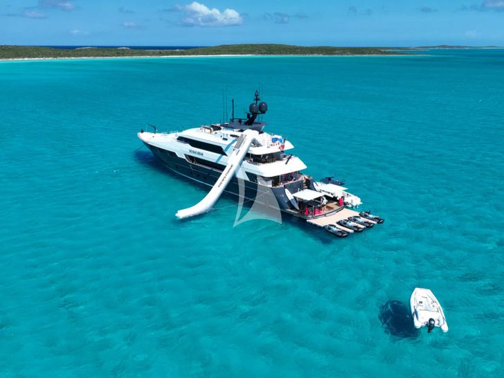 NO BAD IDEAS Trinity 150 - anchored with the water toys NO BAD IDEAS Trinity 150 - anchored with the water toys