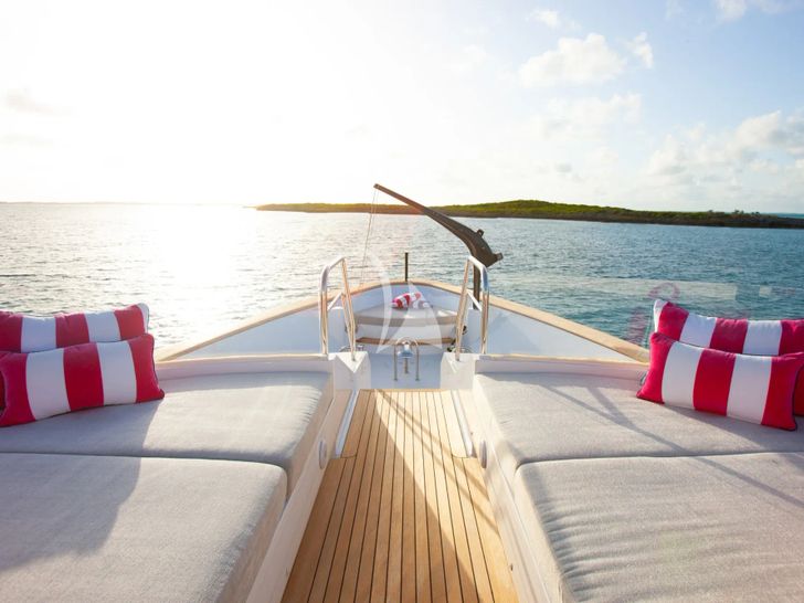 NO BAD IDEAS Trinity 150 - foredeck NO BAD IDEAS Trinity 150 - foredeck