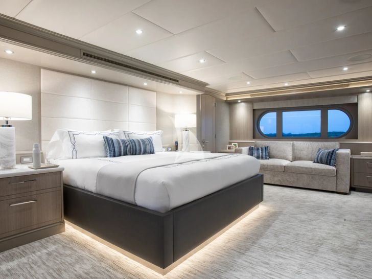 NO BAD IDEAS Trinity 150 - master cabin bed and couch NO BAD IDEAS Trinity 150 - master cabin bed and couch