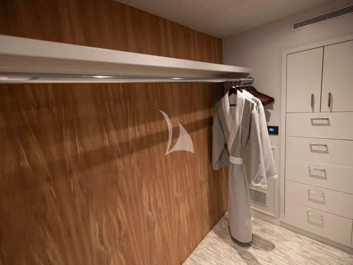 NO BAD IDEAS Trinity 150 - master cabin walk in closet NO BAD IDEAS Trinity 150 - master cabin walk in closet