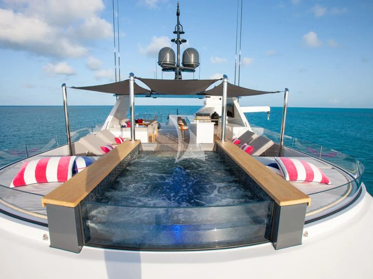 NO BAD IDEAS Trinity 150 - sundeck aft NO BAD IDEAS Trinity 150 - sundeck aft