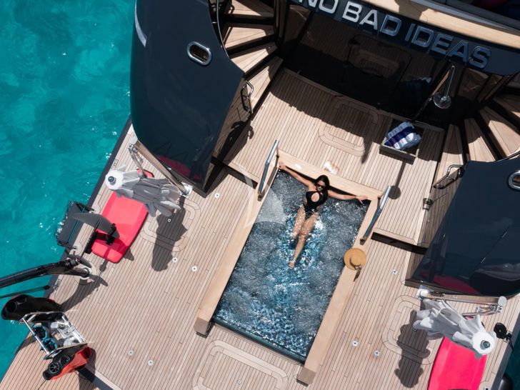 NO BAD IDEAS Trinity 150 - swim platform jacuzzi NO BAD IDEAS Trinity 150 - swim platform jacuzzi