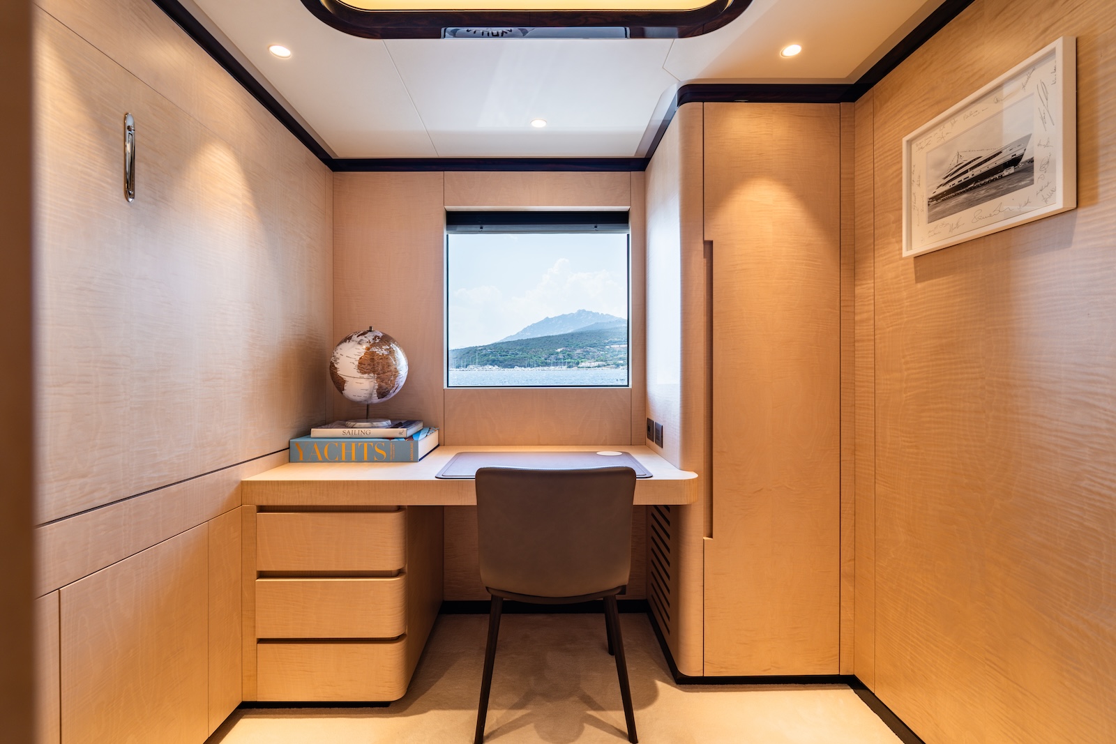 NOCTURNE Benetti B.Now 50m - master cabin office