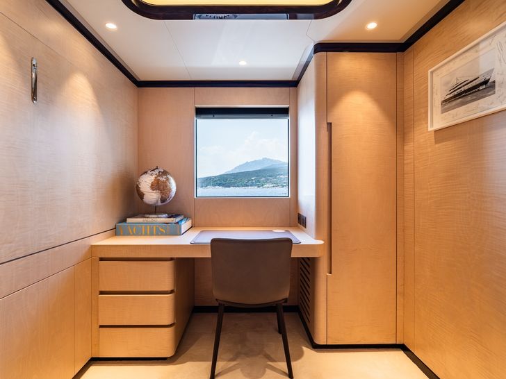 NOCTURNE Benetti B.Now 50m - master cabin office NOCTURNE Benetti B.Now 50m - master cabin office