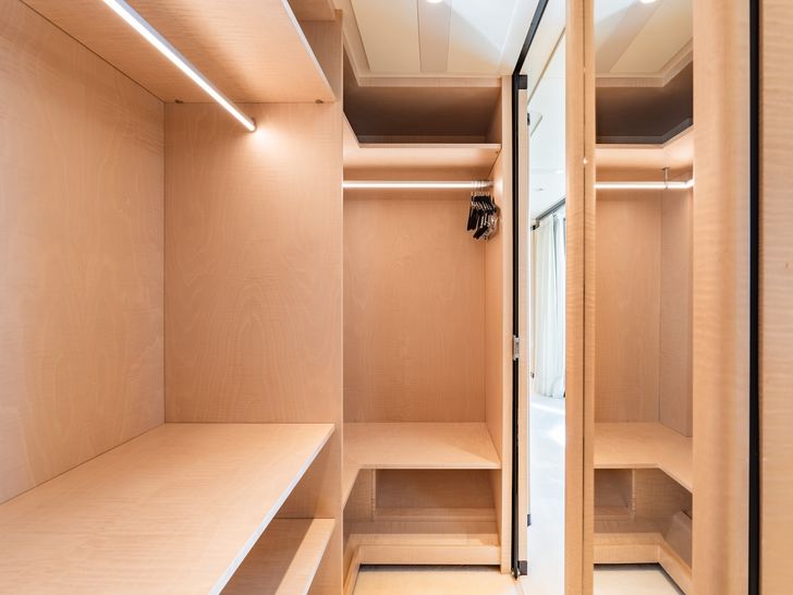 NOCTURNE Benetti B.Now 50m - master cabin walk in closet NOCTURNE Benetti B.Now 50m - master cabin walk in closet