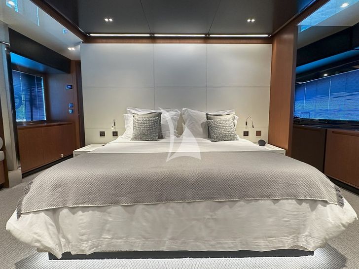 NOI Riva Argo 90 - VIP cabin bed NOI Riva Argo 90 - VIP cabin bed