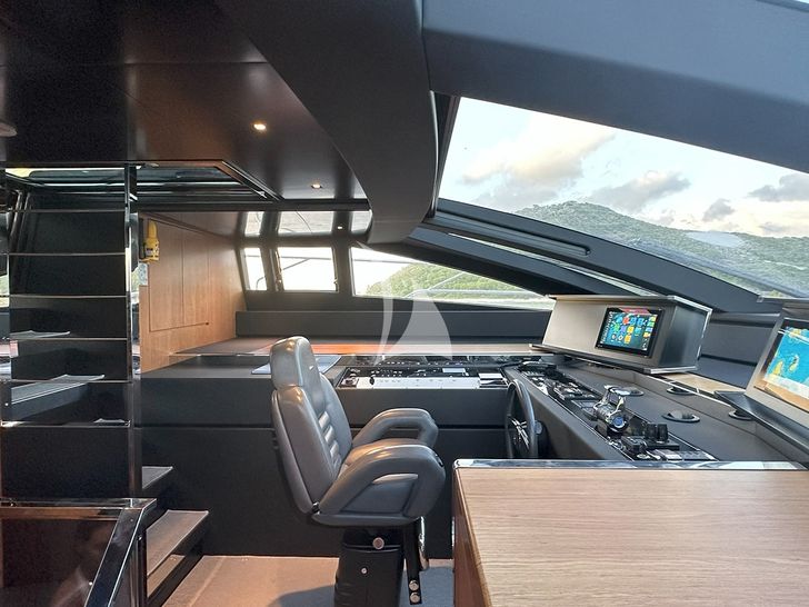 NOI Riva Argo 90 - cockpit NOI Riva Argo 90 - cockpit