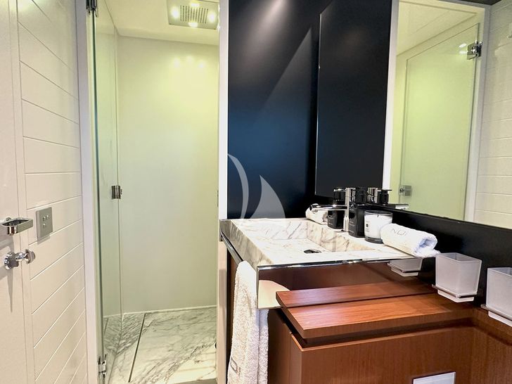 NOI Riva Argo 90 - twin cabin bathroom NOI Riva Argo 90 - twin cabin bathroom