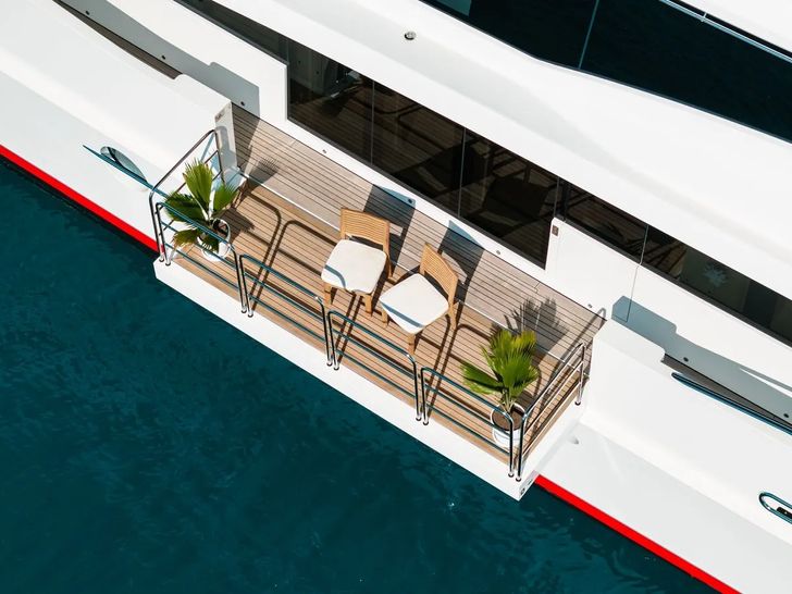 NORMA JEAN Palmer Johnson Balcony NORMA JEAN Palmer Johnson Balcony