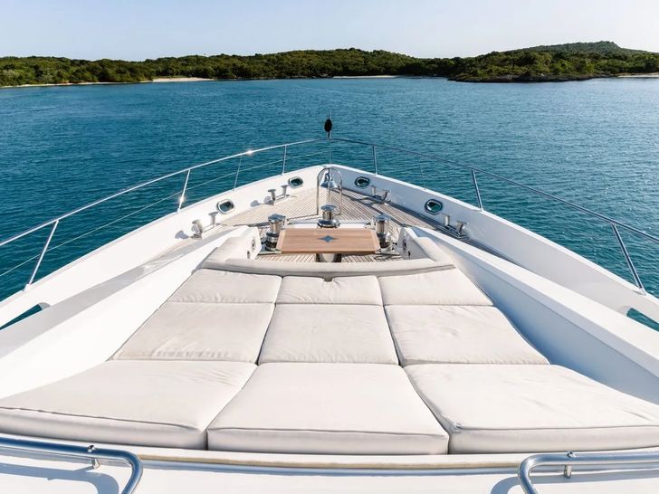 NORMA JEAN Palmer Johnson Bow NORMA JEAN Palmer Johnson Bow