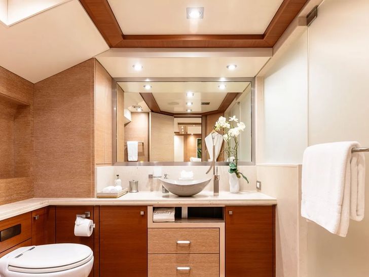 NORMA JEAN Palmer Johnson Master Ensuite NORMA JEAN Palmer Johnson Master Ensuite