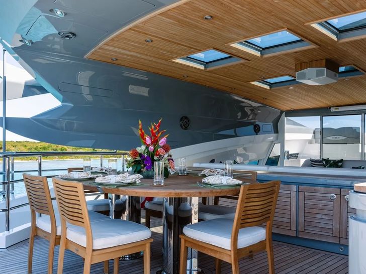 NORMA JEAN Palmer Johnson Sundeck Dining NORMA JEAN Palmer Johnson Sundeck Dining