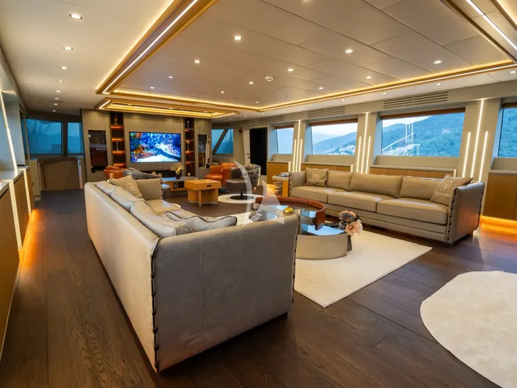 NORTH WIND Sokmen Kardesler 44m - saloon seating with TV NORTH WIND Sokmen Kardesler 44m - saloon seating with TV