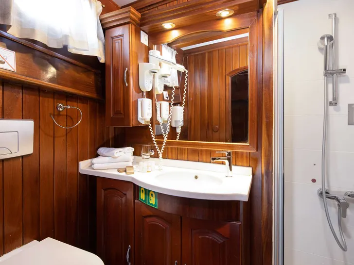 GULET NOSTRA VITA Custom 32m - cabin bathroom GULET NOSTRA VITA Custom 32m - cabin bathroom