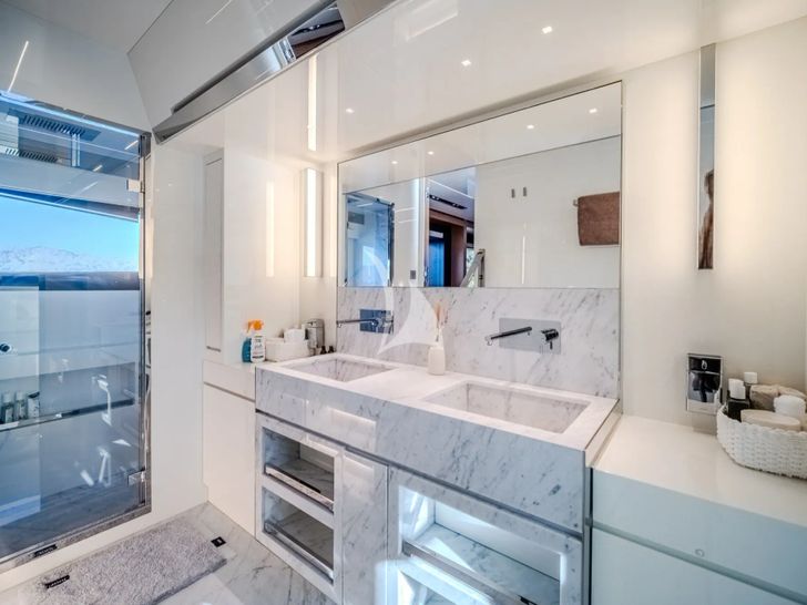 NO STRESS 888 Riva Corsaro 100 - VIP cabin bathroom NO STRESS 888 Riva Corsaro 100 - VIP cabin bathroom