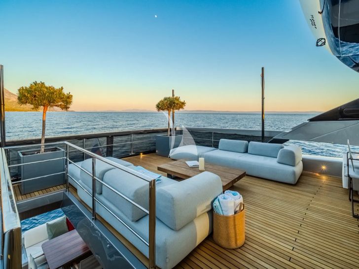 NO STRESS 888 Riva Corsaro 100 - flybridge aft NO STRESS 888 Riva Corsaro 100 - flybridge aft