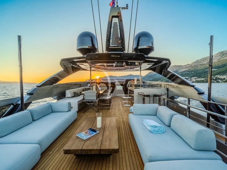 NO STRESS 888 Riva Corsaro 100 - flybridge lounge NO STRESS 888 Riva Corsaro 100 - flybridge lounge