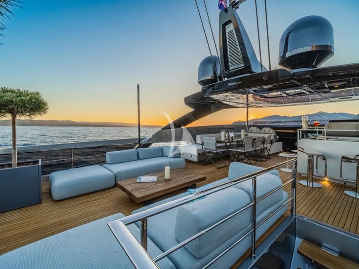 NO STRESS 888 Riva Corsaro 100 - flybridge seating NO STRESS 888 Riva Corsaro 100 - flybridge seating