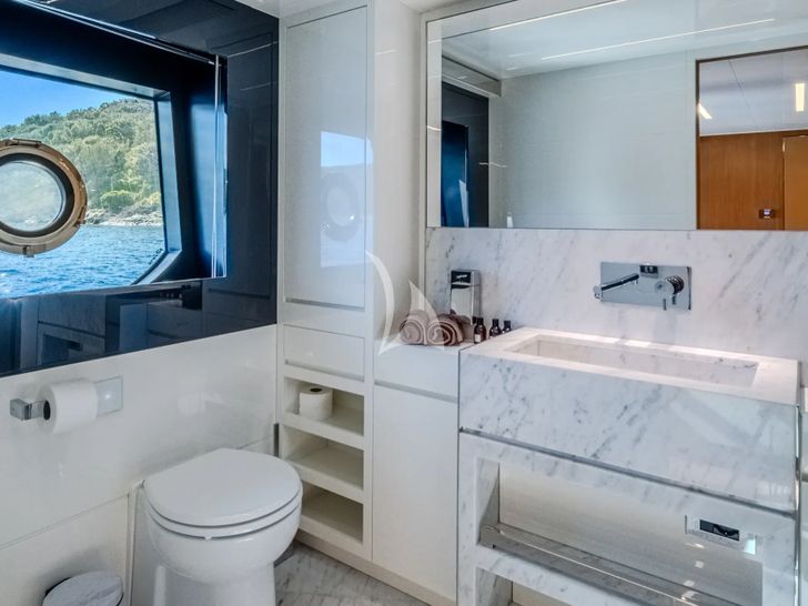 NO STRESS 888 Riva Corsaro 100 - master cabin bathroom NO STRESS 888 Riva Corsaro 100 - master cabin bathroom