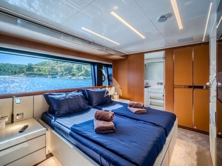 NO STRESS 888 Riva Corsaro 100 - master cabin NO STRESS 888 Riva Corsaro 100 - master cabin
