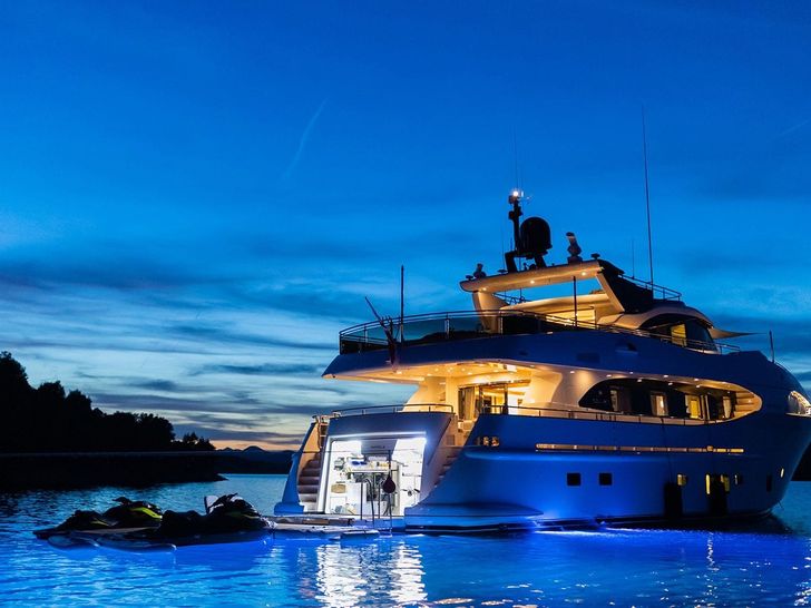NOVELA CBI Navi Custom 30m - aft shot at night NOVELA CBI Navi Custom 30m - aft shot at night