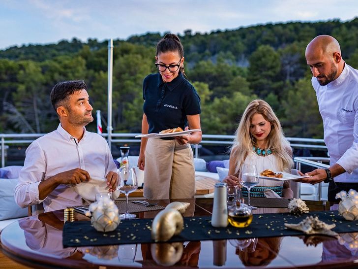 NOVELA CBI Navi Custom 30m - alfresco wine dinner NOVELA CBI Navi Custom 30m - alfresco wine dinner