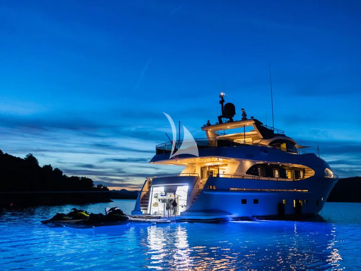NOVELA Custom CBI Navi 30m - at night NOVELA Custom CBI Navi 30m - at night