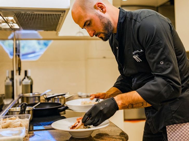 NOVELA CBI Navi Custom 30m - chef in action NOVELA CBI Navi Custom 30m - chef in action