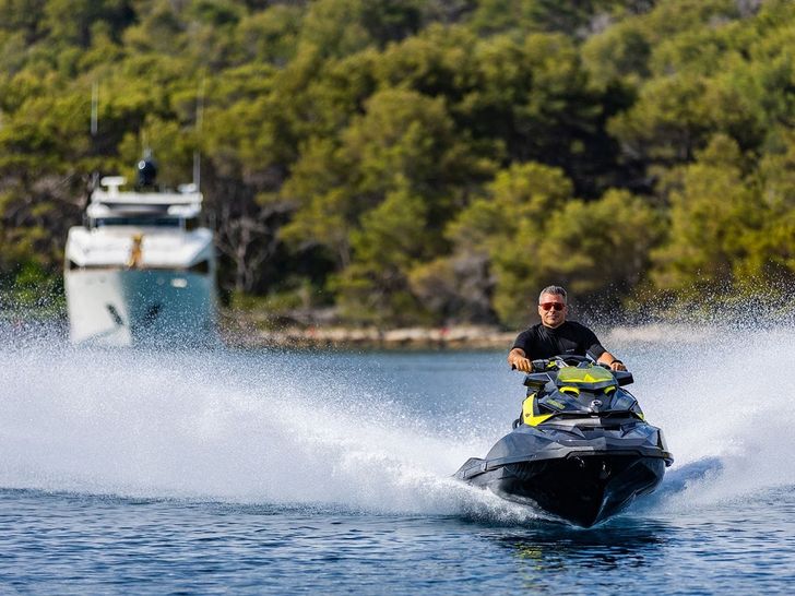 NOVELA CBI Navi Custom 30m - jet ski NOVELA CBI Navi Custom 30m - jet ski