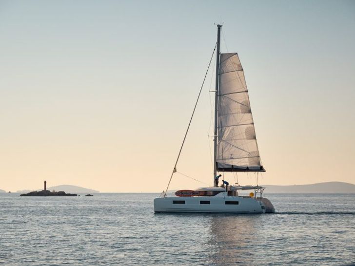AQUARIUS - sailing AQUARIUS - sailing