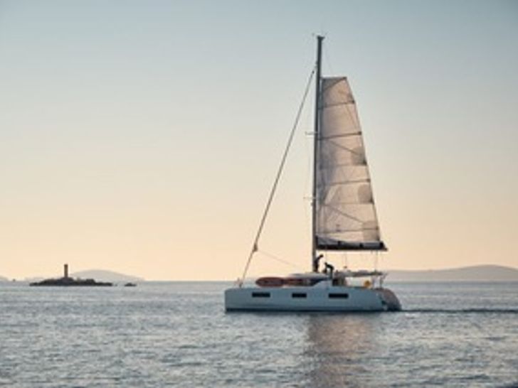 LUNA - Lagoon 46,cruising with waterline LUNA - Lagoon 46,cruising with waterline