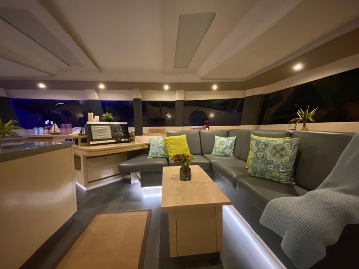 NOWHERE Fountaine Pajot Saba 50 - saloon NOWHERE Fountaine Pajot Saba 50 - saloon
