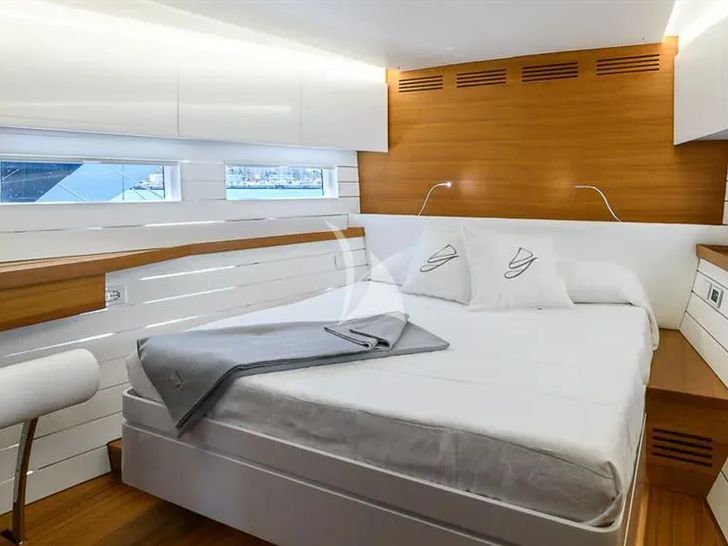 O2 Mylius 76 - VIP cabin O2 Mylius 76 - VIP cabin