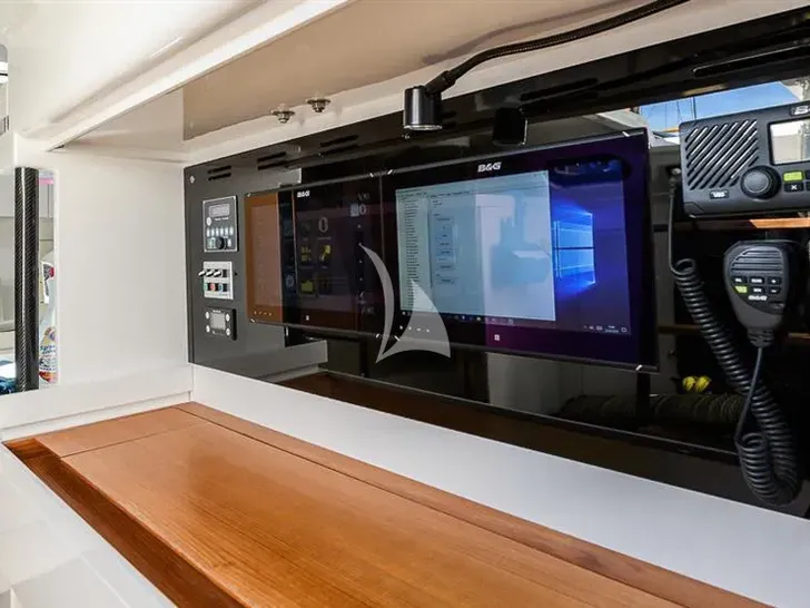 O2 Mylius 76 - navigation center O2 Mylius 76 - navigation center