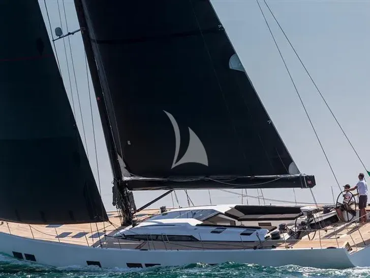 O2 Mylius 76 - sailing side profile O2 Mylius 76 - sailing side profile