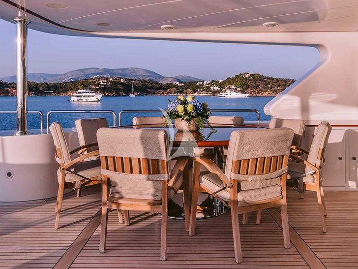 OAK Benetti Classic 115 - sky deck dining area OAK Benetti Classic 115 - sky deck dining area