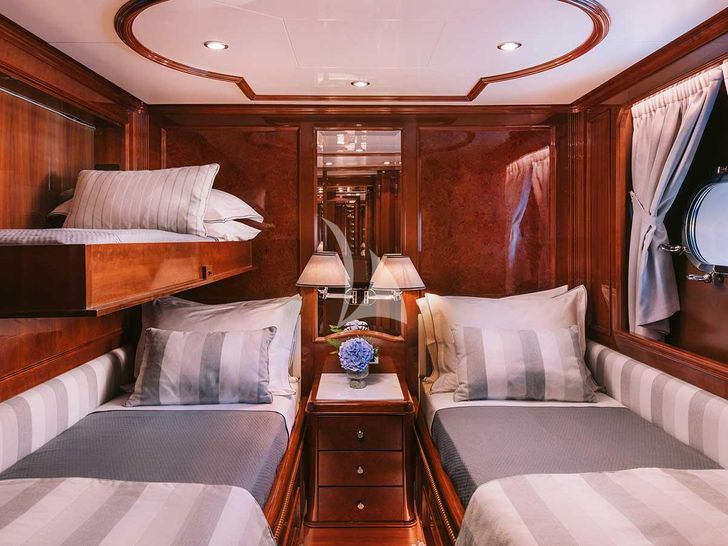 OAK Benetti Classic 115 - twin cabin 2 with Pullman OAK Benetti Classic 115 - twin cabin 2 with Pullman