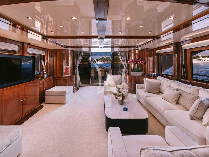 OAK Benetti Classic 115 - main saloon seating and TV OAK Benetti Classic 115 - main saloon seating and TV